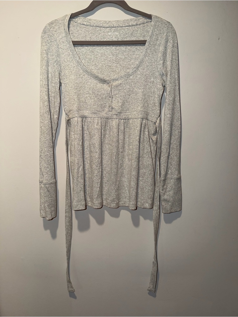 Hollister Light Gray Scoop Neck Long Sleeve Peplum Tunic